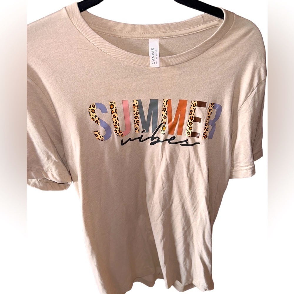 Bella Canvas medium tan “Summer Vibes” T shirt. NWOT leopard graphic‎ T.